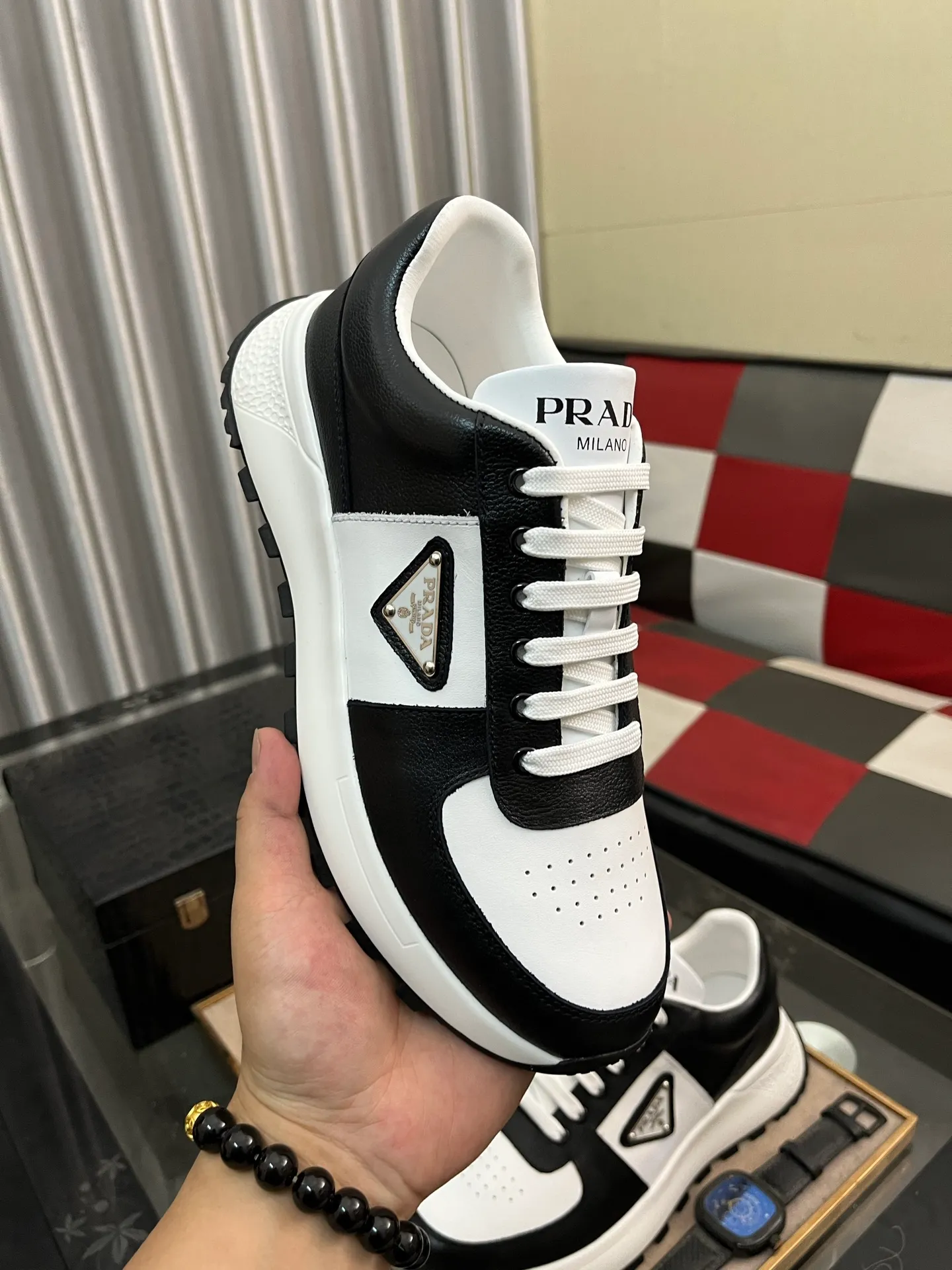 Men's shoes 💰440⌚️⌚️ PRADA [Prada] popular men's shoes, casual shoes and sports shoes! High-end quality 🍀 The upper is made of imported original cowhide 💥 cowhide lining; the original molded outsole. The style is correct and elegant, comfortable and versatile💪 Three quality guarantees. Size: 38-44, 3️⃣colors available.